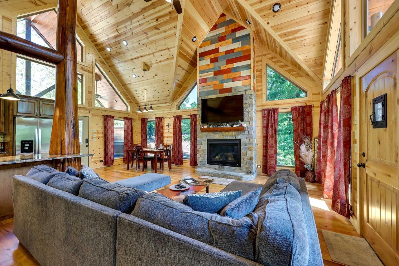Broken Bow Cabin With Hot Tub And Outdoor Fireplace! Екстериор снимка
