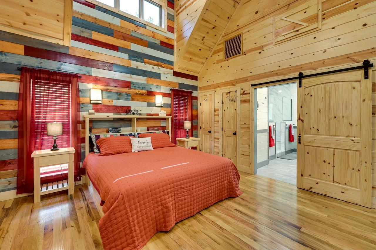 Broken Bow Cabin With Hot Tub And Outdoor Fireplace! Екстериор снимка