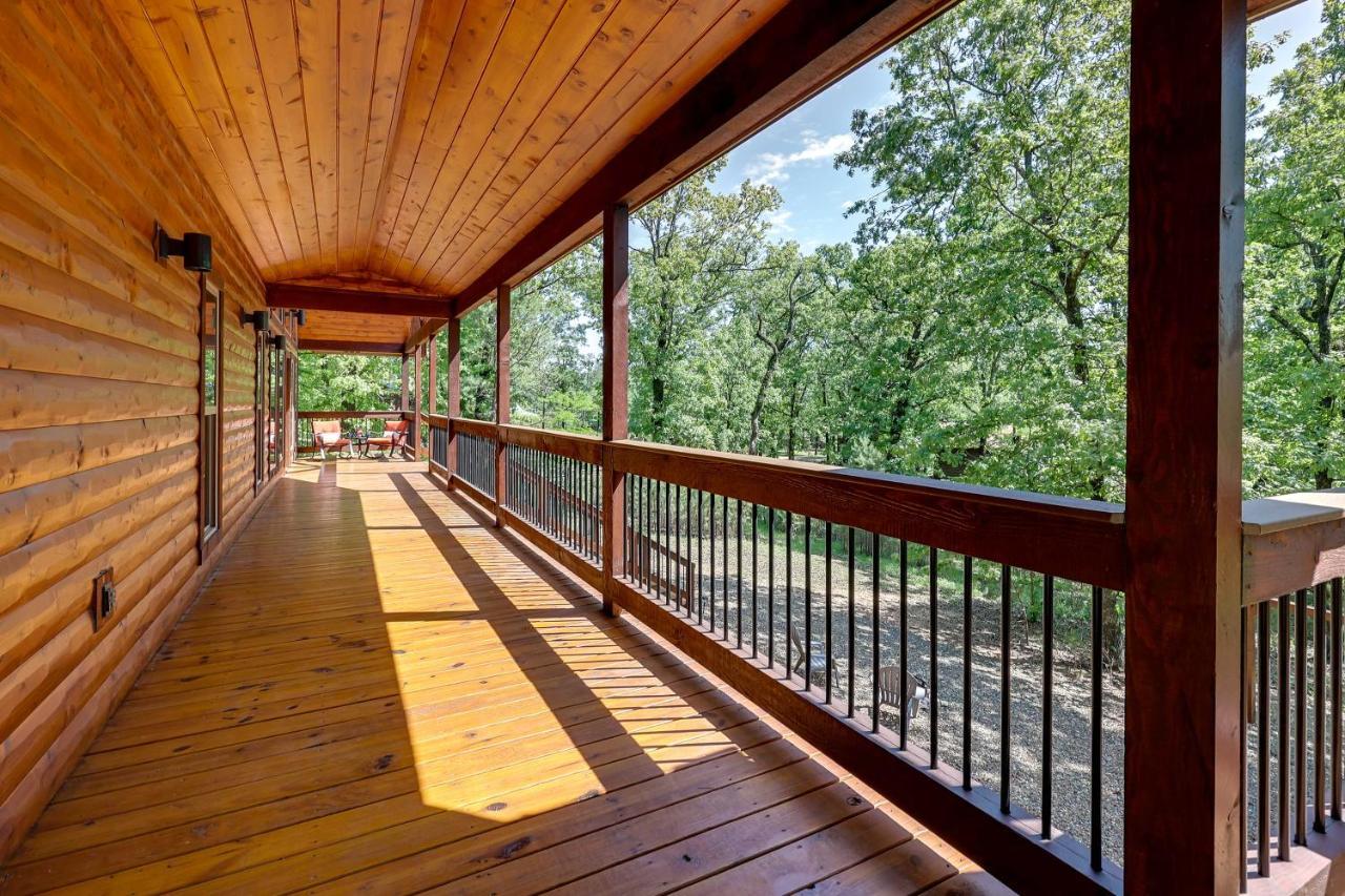 Broken Bow Cabin With Hot Tub And Outdoor Fireplace! Екстериор снимка