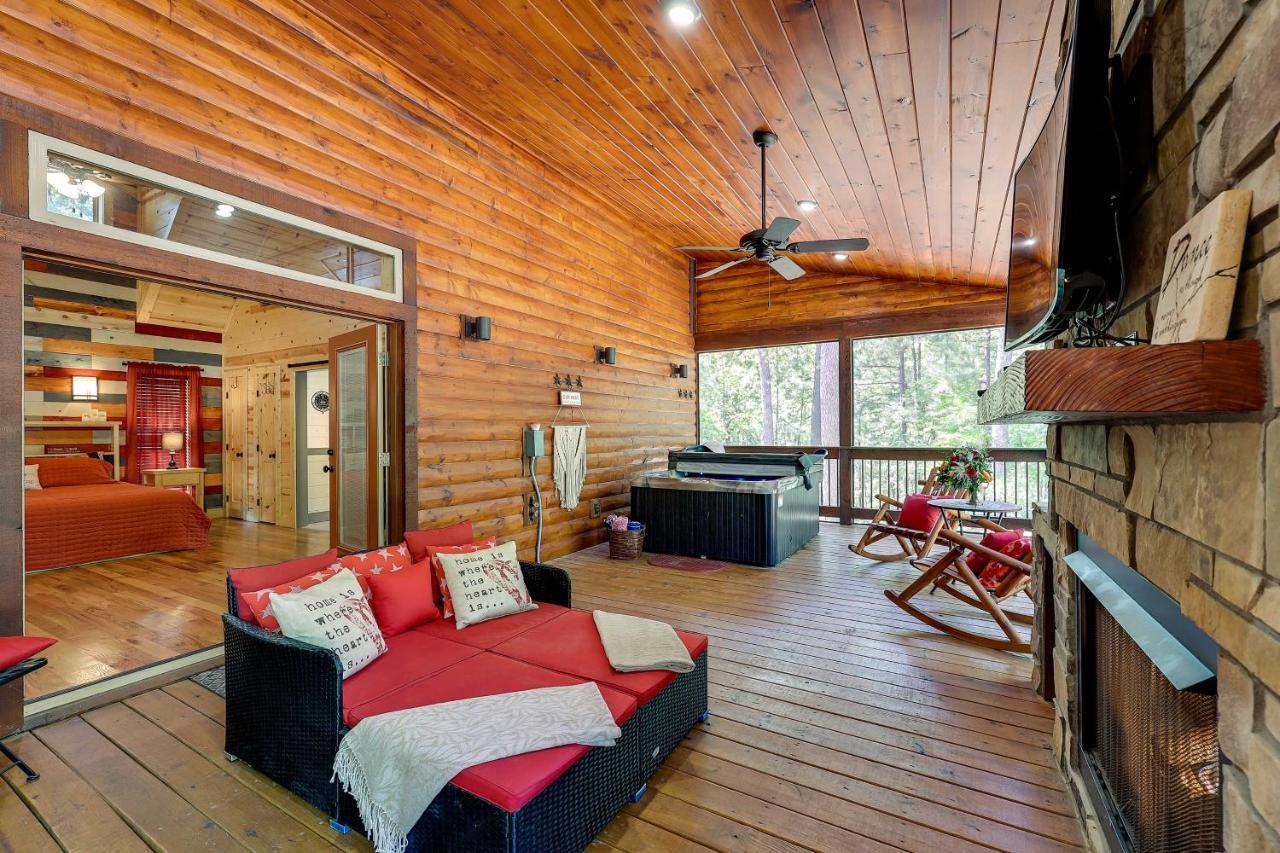 Broken Bow Cabin With Hot Tub And Outdoor Fireplace! Екстериор снимка