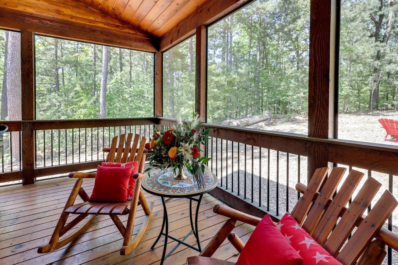 Broken Bow Cabin With Hot Tub And Outdoor Fireplace! Екстериор снимка