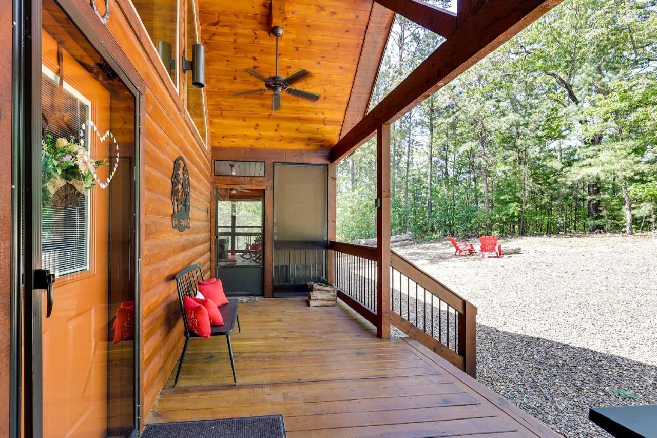 Broken Bow Cabin With Hot Tub And Outdoor Fireplace! Екстериор снимка
